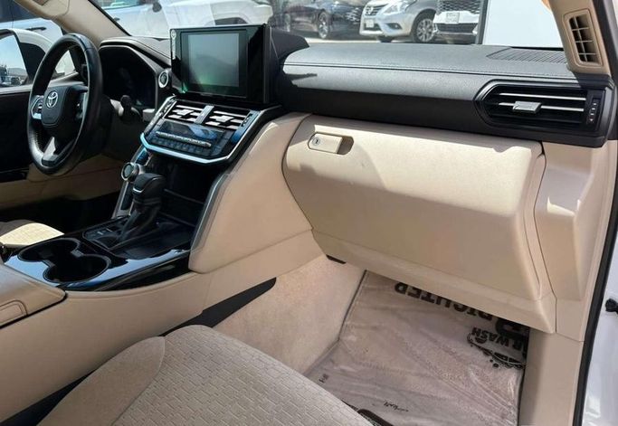 مستعملة Toyota Land Cruiser Twin Turbo السلسلة 300، 3.5 لتر، 2025 في المملكة العربية السعودية، الرياض من Al Shukh شركة معرض الشيوخ للسيارات، اللون أبيض.  | AUTO.AE | إعلان #296227 — صورة 7 من 15
