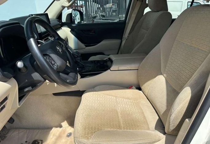 مستعملة Toyota Land Cruiser Twin Turbo السلسلة 300، 3.5 لتر، 2025 في المملكة العربية السعودية، الرياض من Al Shukh شركة معرض الشيوخ للسيارات، اللون أبيض.  | AUTO.AE | إعلان #296227 — صورة 13 من 15