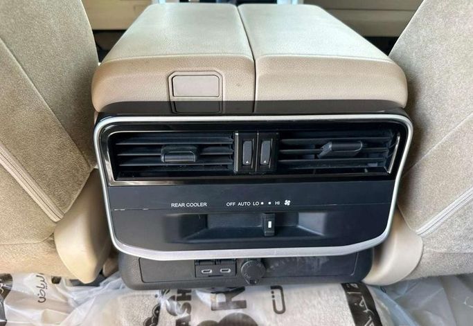 مستعملة Toyota Land Cruiser Twin Turbo السلسلة 300، 3.5 لتر، 2025 في المملكة العربية السعودية، الرياض من Al Shukh شركة معرض الشيوخ للسيارات، اللون أبيض.  | AUTO.AE | إعلان #296227 — صورة 15 من 15