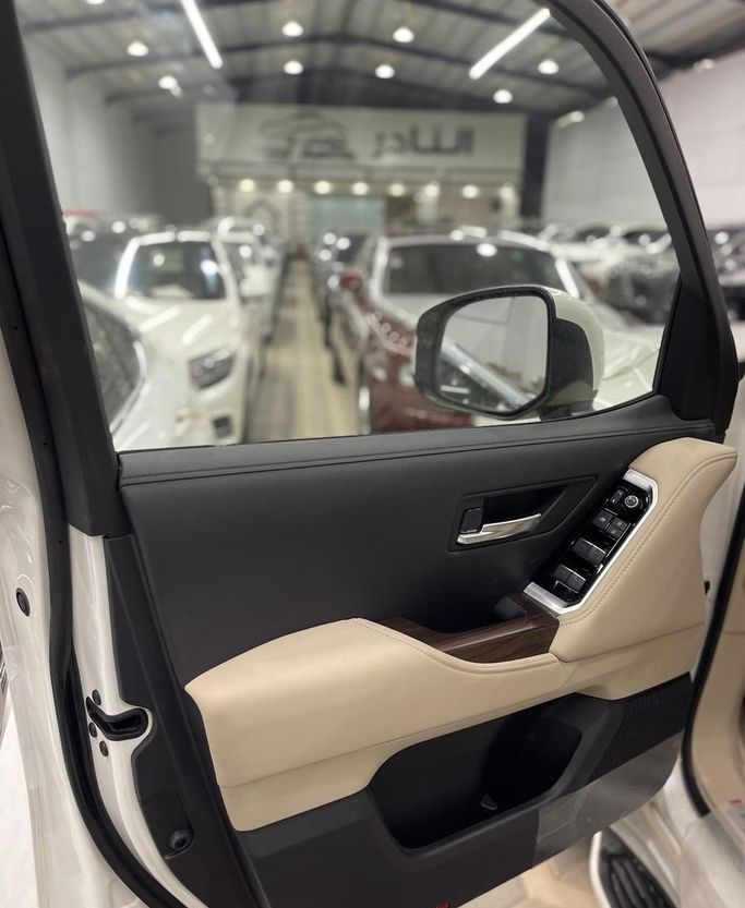 جديدة Toyota Land Cruiser السلسلة 300، 4.0 لتر، 2026 في المملكة العربية السعودية، الرياض من Auto City أوتو سيتي، اللون أبيض.  | AUTO.AE | إعلان #296424 — صورة 11 من 15