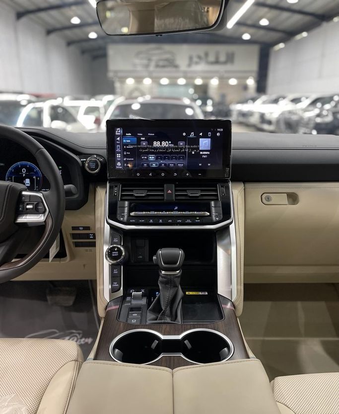جديدة Toyota Land Cruiser السلسلة 300، 4.0 لتر، 2026 في المملكة العربية السعودية، الرياض من Auto City أوتو سيتي، اللون أبيض.  | AUTO.AE | إعلان #296424 — صورة 13 من 15