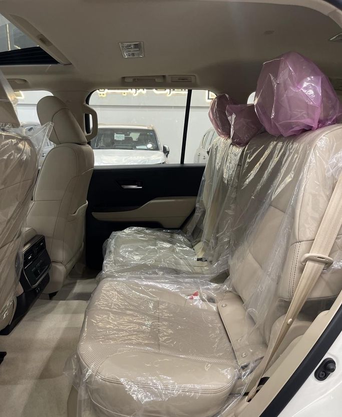 جديدة Toyota Land Cruiser السلسلة 300، 4.0 لتر، 2026 في المملكة العربية السعودية، الرياض من Auto City أوتو سيتي، اللون أبيض.  | AUTO.AE | إعلان #296424 — صورة 10 من 15