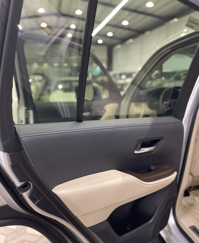 مستعملة Toyota Land Cruiser السلسلة 300، 4.0 لتر، 2025 في المملكة العربية السعودية، الرياض من Auto City أوتو سيتي، اللون فضي.  | AUTO.AE | إعلان #296442 — صورة 12 من 13