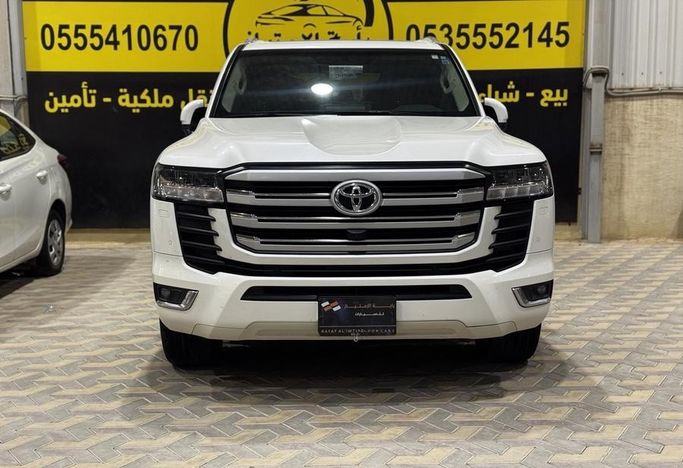 Подержанный Toyota Land Cruiser 300 Series, 3.4 л, 2024 в Саудовская Аравия, Эр-Рияд от Rayat Al Amtayaz راية الامتياز Белый цвет.  | AUTO.AE | Объявление #296468