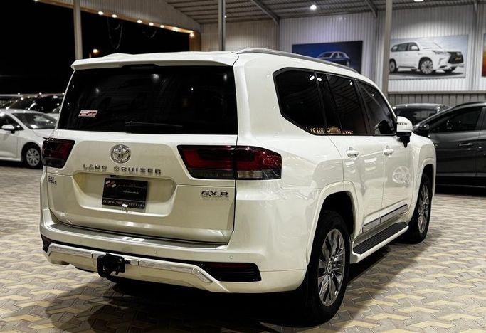 Подержанный Toyota Land Cruiser 300 Series, 3.4 л, 2024 в Саудовская Аравия, Эр-Рияд от Rayat Al Amtayaz راية الامتياز Белый цвет.  | AUTO.AE | Объявление #296468 — фото 8 из 22