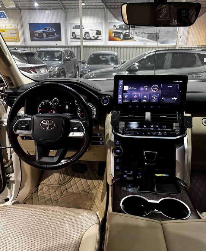 Подержанный Toyota Land Cruiser 300 Series, 3.4 л, 2024 в Саудовская Аравия, Эр-Рияд от Rayat Al Amtayaz راية الامتياز Белый цвет.  | AUTO.AE | Объявление #296468 — фото 17 из 22