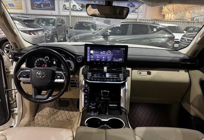 Подержанный Toyota Land Cruiser 300 Series, 3.4 л, 2024 в Саудовская Аравия, Эр-Рияд от Rayat Al Amtayaz راية الامتياز Белый цвет.  | AUTO.AE | Объявление #296468 — фото 18 из 22
