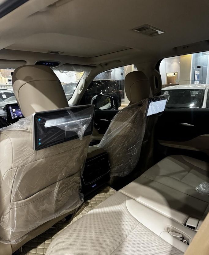 Подержанный Toyota Land Cruiser 300 Series, 3.4 л, 2024 в Саудовская Аравия, Эр-Рияд от Rayat Al Amtayaz راية الامتياز Белый цвет.  | AUTO.AE | Объявление #296468 — фото 19 из 22