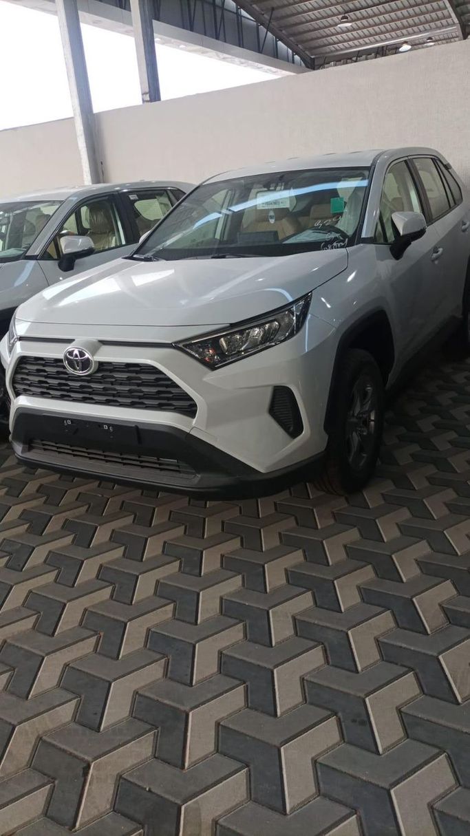 Новый Toyota RAV4 V (XA50), 2.5 л, 2023 в Саудовская Аравия, Эр-Рияд от Al Astool Al Khaleeji شركة الأسطول الخليجي للسيارات Белый цвет.  | AUTO.AE | Объявление #248948