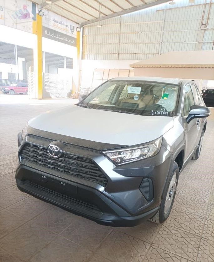 جديدة Toyota RAV4 V (XA50), 2.5 l, 2023 في في المملكة العربية السعودية, الرياض من Al Astool Al Khaleeji شركة الأسطول الخليجي للسيارات، اللون أسود.  | AUTO.AE | إعلان #248951