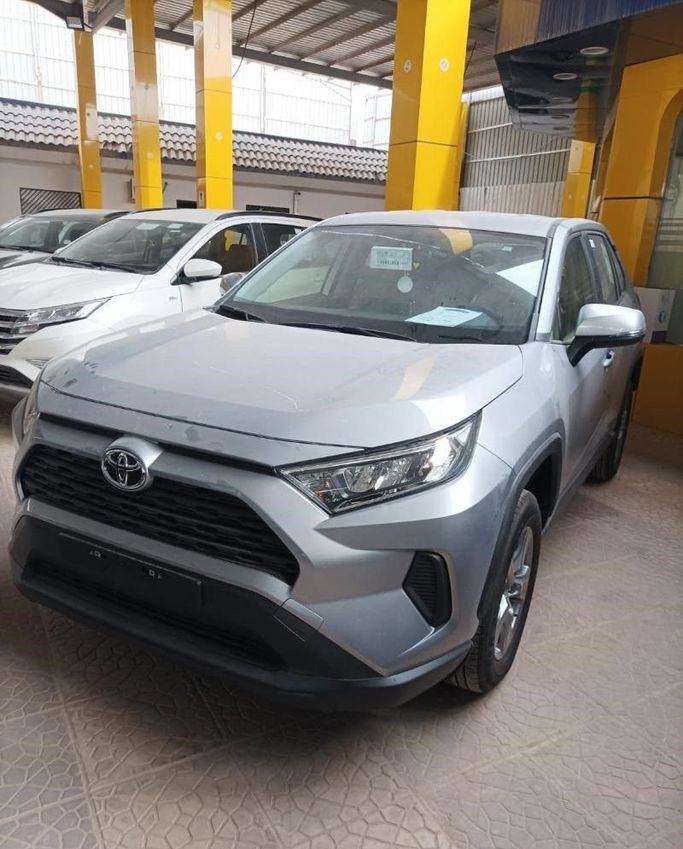 Новый Toyota RAV4 V (XA50), 2.5 л, 2023 в Саудовская Аравия, Эр-Рияд от Al Astool Al Khaleeji شركة الأسطول الخليجي للسيارات Серый цвет.  | AUTO.AE | Объявление #248952