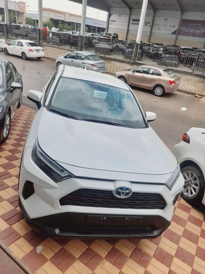 Новый Toyota RAV4 V (XA50), 2.5 л, 2024 в Саудовская Аравия, Эр-Рияд от Al Astool Al Khaleeji شركة الأسطول الخليجي للسيارات Белый цвет.  | AUTO.AE | Объявление #248954