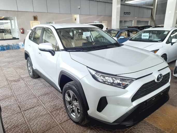 جديدة Toyota RAV4 V (XA50), 2.0 l, 2024 في في المملكة العربية السعودية, الرياض من Al Astool Al Khaleeji شركة الأسطول الخليجي للسيارات، اللون أبيض.  | AUTO.AE | إعلان #248956