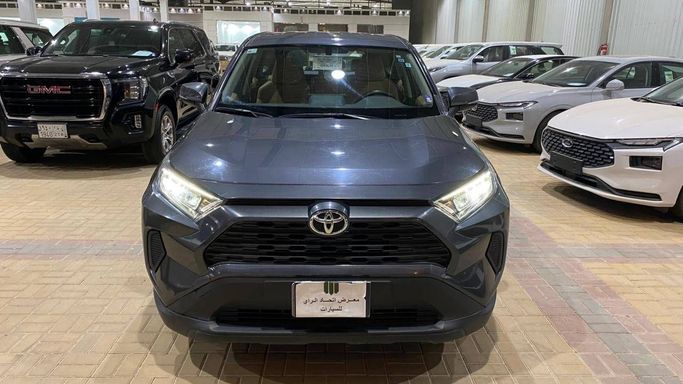 مستعملة Toyota RAV4 V (XA50), 2.0 l, 2022 في في المملكة العربية السعودية, الرياض من Atehad AlRaiy معرض اتحاد الراي للسيارات، اللون رمادي.  | AUTO.AE | إعلان #250635