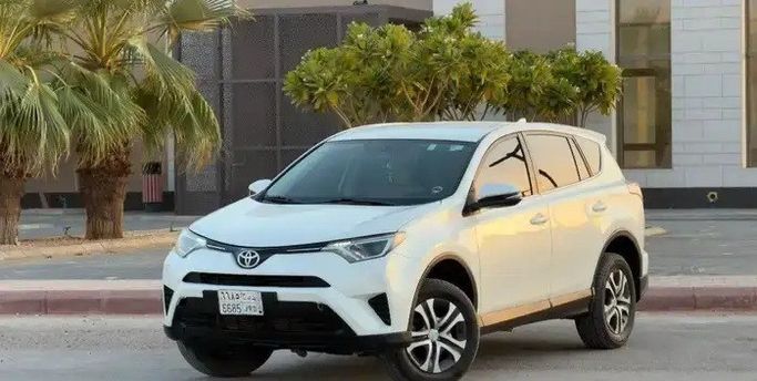 مستعملة ⁦Toyota RAV4 عملية فيس ليفت IV (XA40)، 2.5 l، 2018⁩ في في المملكة العربية السعودية, الرياض من شركة رمال الأندلس للسيارات، اللون أبيض.  | AUTO.AE | إعلان #288938