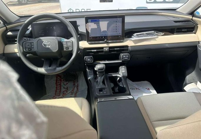 جديدة Toyota RAV4 السادس (XA60)، 2.0 لتر، 2026 في المملكة العربية السعودية، الرياض من Al Shukh شركة معرض الشيوخ للسيارات، اللون أبيض.  | AUTO.AE | إعلان #296229 — صورة 11 من 16