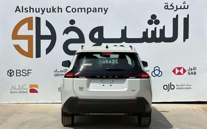 جديدة Toyota RAV4 السادس (XA60)، 2.0 لتر، 2026 في المملكة العربية السعودية، الرياض من Al Shukh شركة معرض الشيوخ للسيارات، اللون أبيض.  | AUTO.AE | إعلان #296229 — صورة 3 من 16