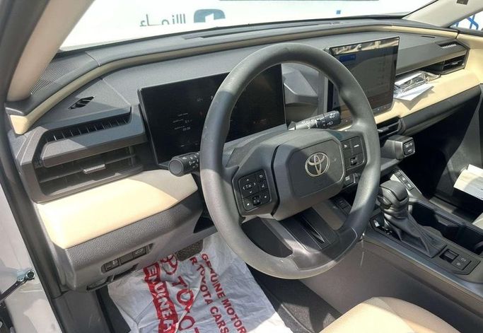 جديدة Toyota RAV4 السادس (XA60)، 2.0 لتر، 2026 في المملكة العربية السعودية، الرياض من Al Shukh شركة معرض الشيوخ للسيارات، اللون أبيض.  | AUTO.AE | إعلان #296229 — صورة 10 من 16