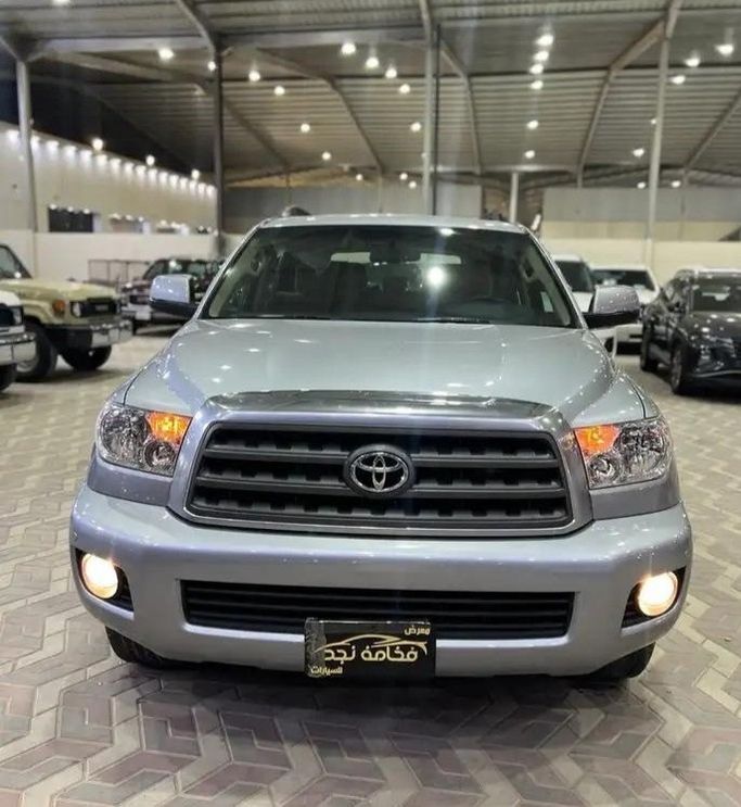 مستعملة ⁦Toyota Sequoia ثانياً، 4.6 l، 2016⁩ في في المملكة العربية السعودية, الرياض من Fakhamat Najd معرض فخامة نجد للسيارات، اللون فضي. أخرى | AUTO.AE | إعلان #288700