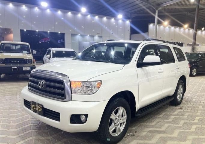 Used ⁦Toyota Sequoia II, 4.6 l, 2016⁩ in Saudi Arabia, Riyadh by Fakhamat Najd معرض فخامة نجد للسيارات, White color. Other | AUTO.AE | Listing #288775