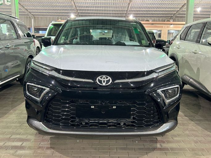 جديدة Toyota Urban Cruiser ثالثاً, 1.5 l, 2026 في في المملكة العربية السعودية, الرياض من Al Saadi معرض عبيد السعدي، اللون أسود. مواصفات الخليج | AUTO.AE