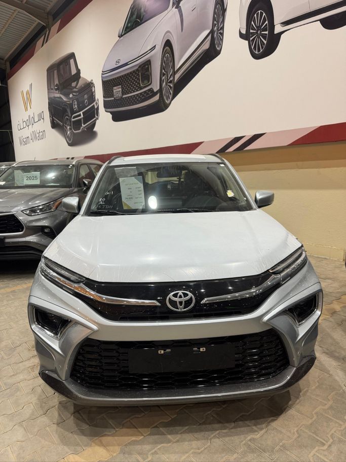 جديدة Toyota Urban Cruiser ثالثاً, 1.5 l, 2026 في في المملكة العربية السعودية, الرياض من Wisam Al Watan وسام الوطن، اللون فضي. أخرى | AUTO.AE