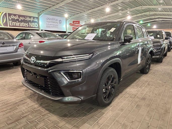 جديدة Toyota Urban Cruiser ثالثاً, 1.5 l, 2025 في في المملكة العربية السعودية, الرياض من Al Saadi معرض عبيد السعدي، اللون رمادي. مواصفات الخليج | AUTO.AE