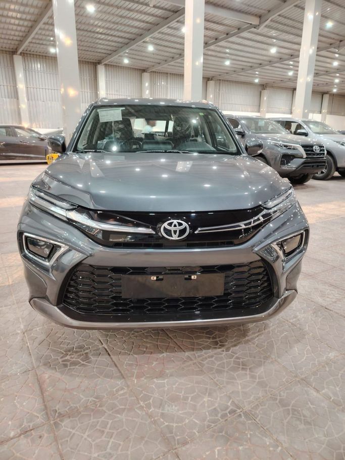 جديدة Toyota Urban Cruiser ثالثاً, 1.5 l, 2024 في في المملكة العربية السعودية, الرياض من Al Astool Al Khaleeji شركة الأسطول الخليجي للسيارات، اللون رمادي.  | AUTO.AE | إعلان #248827