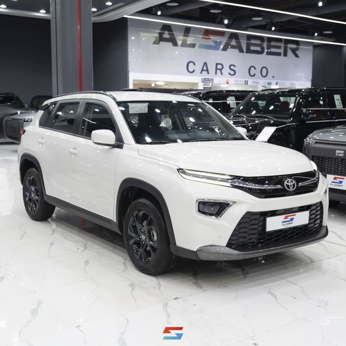 جديدة Toyota Urban Cruiser ثالثاً, 1.5 l, 2025 في في المملكة العربية السعودية, الرياض من Al Saber Cars شركة السبر للسيارات، اللون أبيض.  | AUTO.AE | إعلان #251984