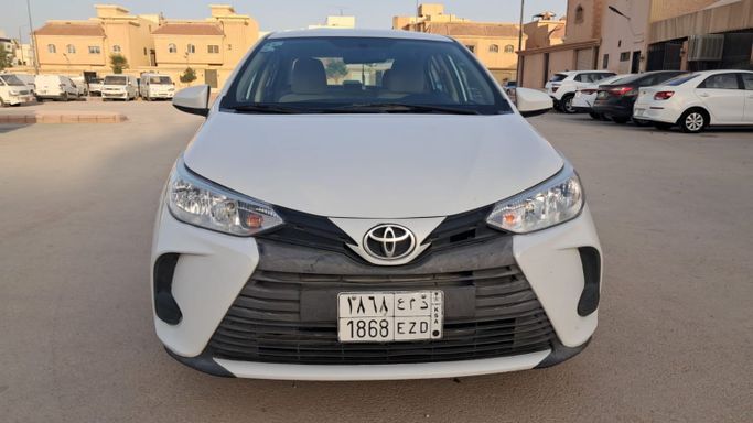 Used Toyota Yaris IV, 1.5 l, 2021 in Saudi Arabia, Riyadh by Insta Car انستا كار, White color.  | AUTO.AE | Listing #261560