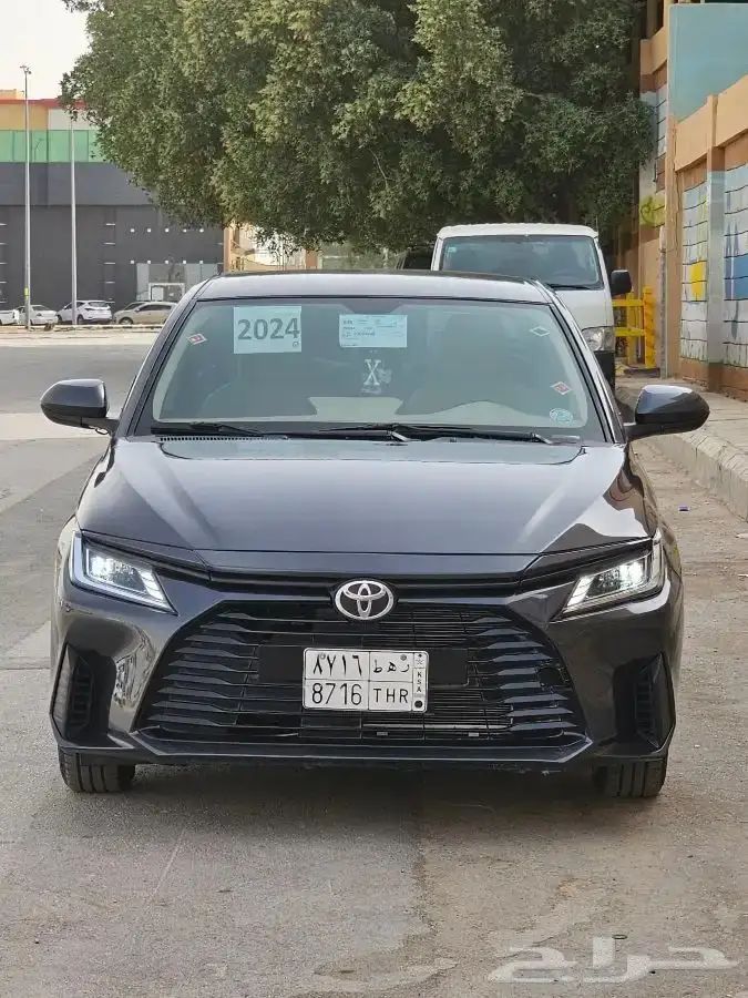 Подержанный Toyota Yaris XP150 Рестайлинг, 1.5 л, 2024 в Саудовская Аравия, Эр-Рияд от شركة معرض موطن العاصمة للسيارات Серый цвет.  | AUTO.AE | Объявление #261637