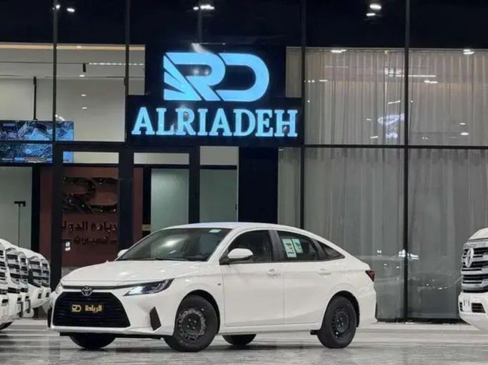 Новый Toyota Yaris IV (XP210), 1.5 л, 2026 в Саудовская Аравия, Эр-Рияд от Al Riyada Al Duwalya شركة الريادة الدولي للسيارات Белый цвет.  | AUTO.AE | Объявление #262001