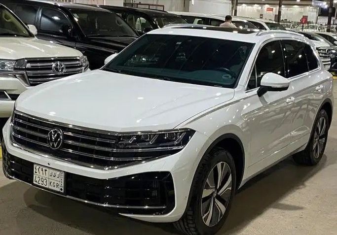 Подержанный Volkswagen Touareg III Рестайлинг, 3.0 л, 2024 в Саудовская Аравия, Эр-Рияд от Fal Al Khair فال الخير Белый цвет.  | AUTO.AE | Объявление #259167