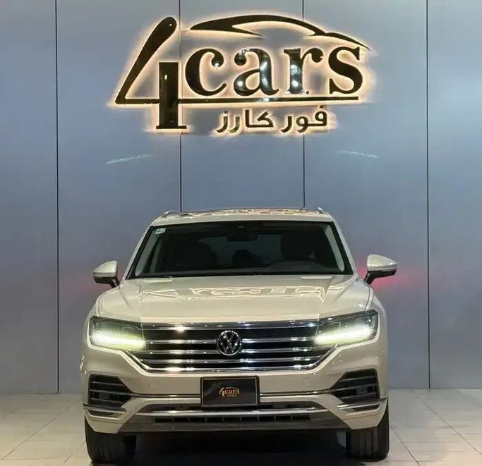 مستعملة Volkswagen Touareg ثالثاً, 3.0 l, 2021 في في المملكة العربية السعودية, الرياض من 4Cars فور كارز، اللون رملي. مواصفات الخليج | AUTO.AE | إعلان #267491
