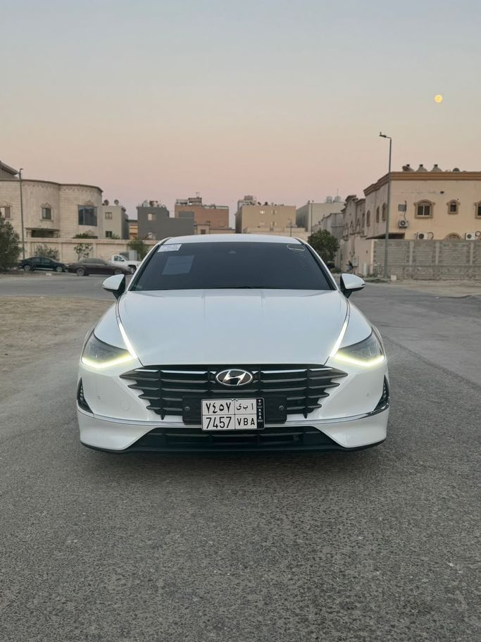 مستعملة Hyundai Sonata ثامناً (DN8), 2.0 l, 2020 في في المملكة العربية السعودية, سيهات من معرض جنان للسيارات، اللون أبيض. المواصفات الكورية | AUTO.AE | إعلان #269242