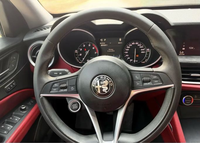 Подержанный Alfa Romeo Stelvio I Рестайлинг, 2.0 л, 2020 в ОАЭ, Шарджа от Najm Al Shimal Used Cars trd. Серебристый цвет. GCC | AUTO.AE | Объявление #295947 — фото 11 из 16