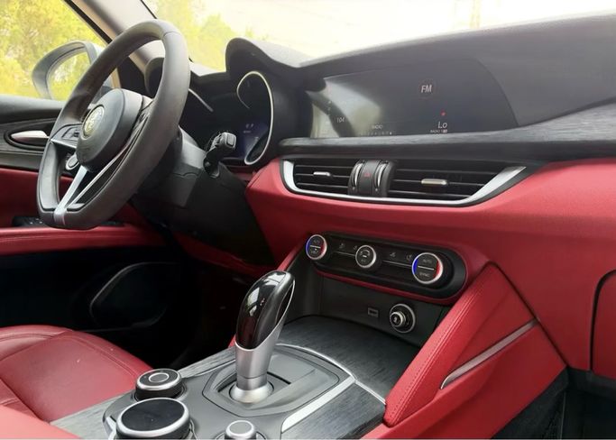 Подержанный Alfa Romeo Stelvio I Рестайлинг, 2.0 л, 2020 в ОАЭ, Шарджа от Najm Al Shimal Used Cars trd. Серебристый цвет. GCC | AUTO.AE | Объявление #295947 — фото 14 из 16