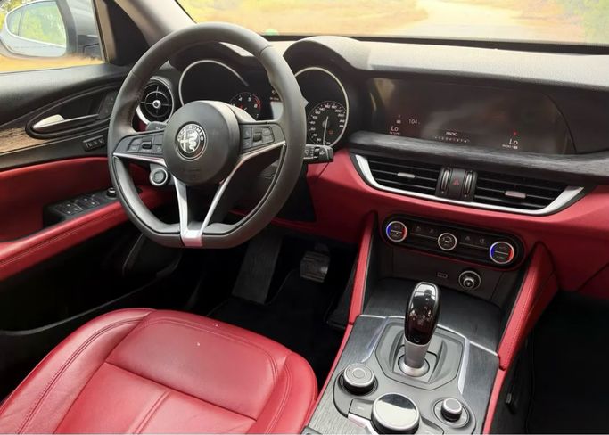 Подержанный Alfa Romeo Stelvio I Рестайлинг, 2.0 л, 2020 в ОАЭ, Шарджа от Najm Al Shimal Used Cars trd. Серебристый цвет. GCC | AUTO.AE | Объявление #295947 — фото 10 из 16