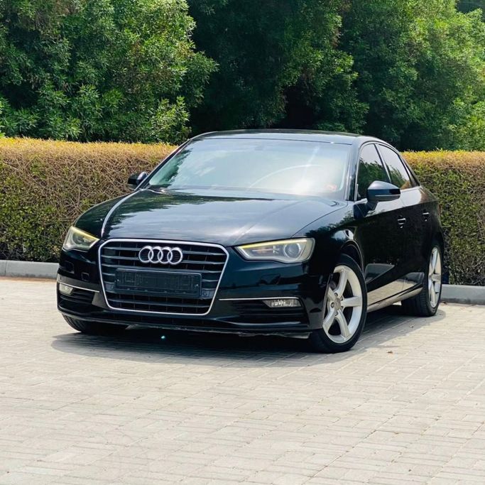 مستعملة Audi A3 30 TFSI III (8 فولت), 1.4 l, 2016 في في الشارقة من Sarmad Cars، اللون أسود. أخرى | AUTO.AE
