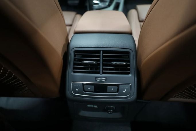 Подержанный Audi A5 45 TFSI II (F5) Рестайлинг, 2.0 л, 2023 в Шардже от Al Qassem Cars Trading Черный цвет. Корейская | AUTO.AE