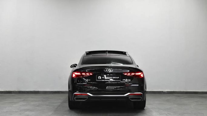 Подержанный Audi A5 45 TFSI II (F5) Рестайлинг, 2.0 л, 2023 в Шардже от Al Qassem Cars Trading Черный цвет. Корейская | AUTO.AE