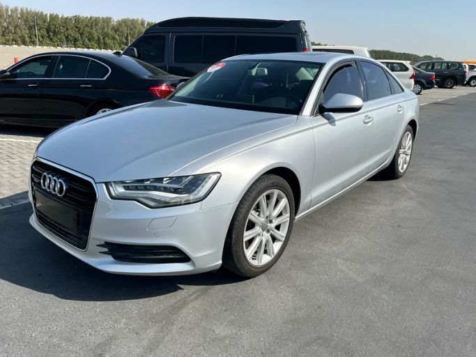 Подержанный Audi A6 IV (C7), 3.0 л, 2014 в Шардже от Korean City Used Cars Trading LLC Серебристый цвет. Корейская | AUTO.AE