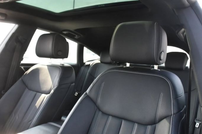 Подержанный Audi A7 55 TFSI II (4K), 3.0 л, 2021 в Шардже от Alfaris Used Cars Белый цвет. Other | AUTO.AE