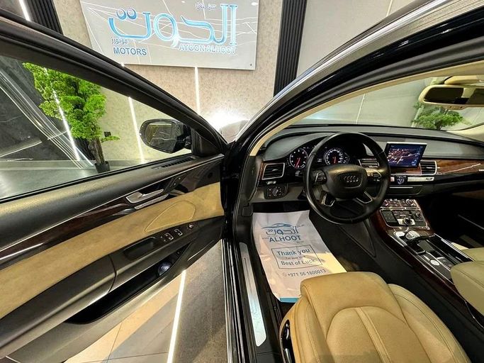 Подержанный Audi A8 L 60 TFSI III (D4) Рестайлинг, 4.0 л, 2014 в Шардже от Ayoon Alhoot Motors Тёмно-синий цвет. GCC | AUTO.AE