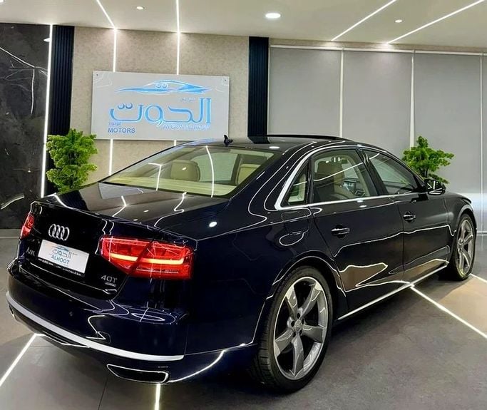 Подержанный Audi A8 L 60 TFSI III (D4) Рестайлинг, 4.0 л, 2014 в Шардже от Ayoon Alhoot Motors Тёмно-синий цвет. GCC | AUTO.AE