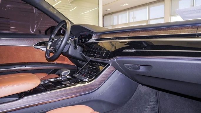 Подержанный Audi A8 Long 55 TFSI IV (D5) Рестайлинг, 3.0 л, 2021 в Шардже от Alsalama Motors Черный цвет. GCC | AUTO.AE