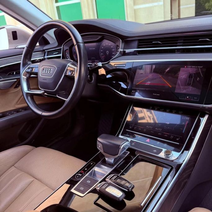 Подержанный Audi A8 Long 55 TFSI IV (D5), 3.0 л, 2019 в Шардже от Sarmad Cars Серый цвет. Other | AUTO.AE