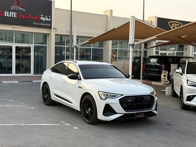 مستعملة Audi e-tron 50 I, 2023 في في الشارقة من Istanbul Elite Used Cars، اللون أبيض. المواصفات الكندية | AUTO.AE