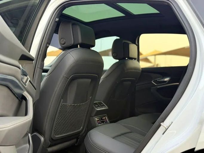 مستعملة Audi e-tron 50 I, 2023 في في الشارقة من Istanbul Elite Used Cars، اللون أبيض. المواصفات الكندية | AUTO.AE