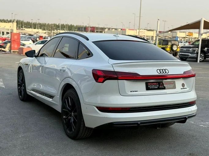 مستعملة Audi e-tron 50 I, 2023 في في الشارقة من Istanbul Elite Used Cars، اللون أبيض. المواصفات الكندية | AUTO.AE